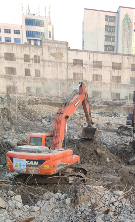 履带式液压挖掘机斗山DX215-9CN 